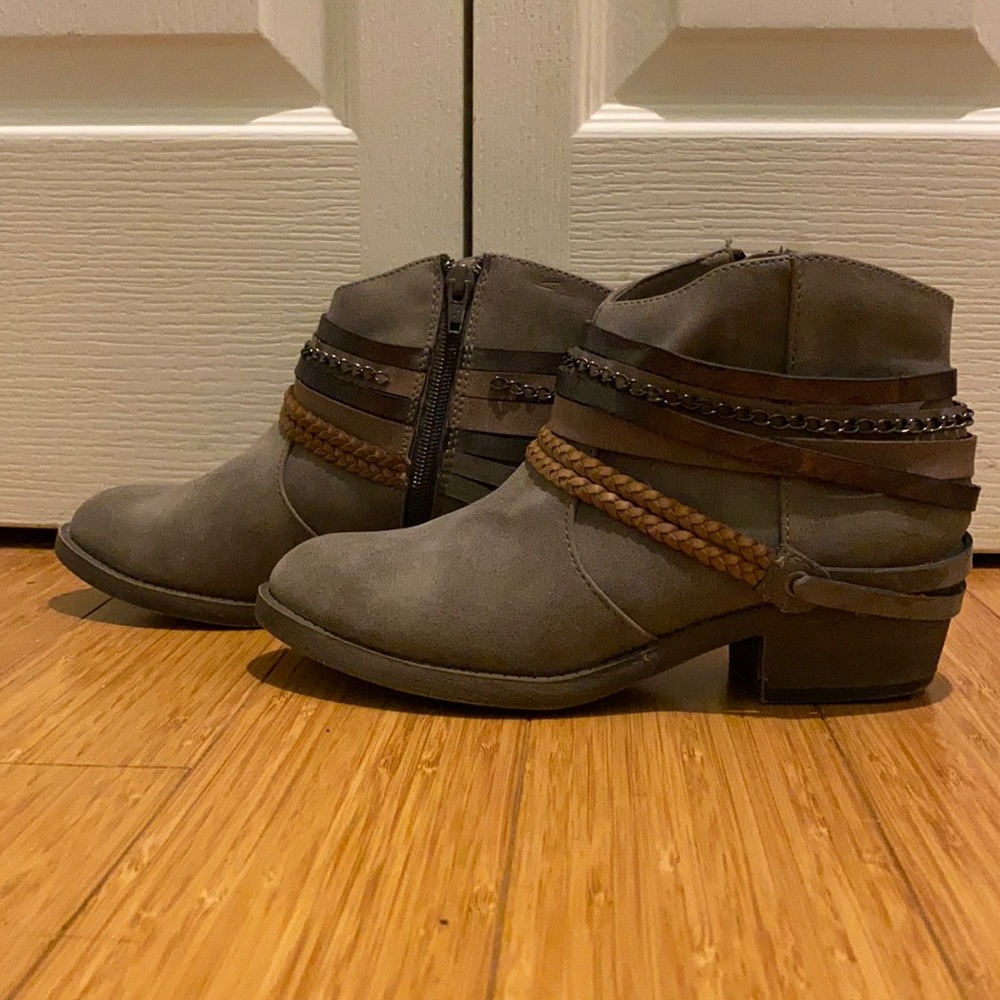 SO Gray Suede Ankle Boots Size 6